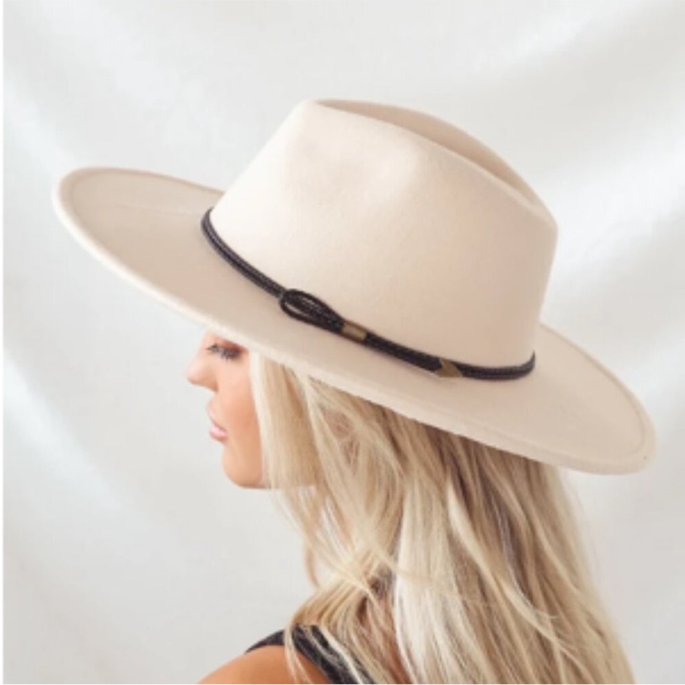 LULUS HAT